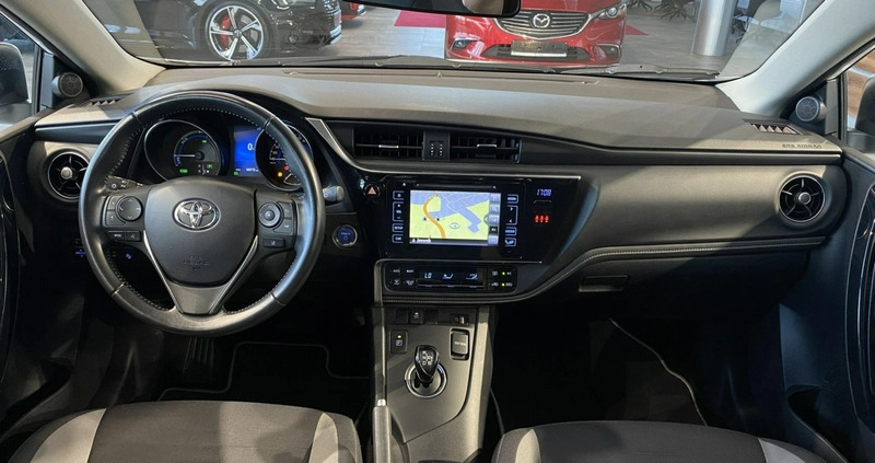 Toyota Auris cena 69900 przebieg: 83600, rok produkcji 2018 z Chełmża małe 379
